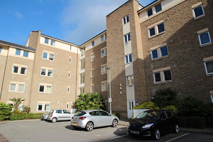 2 Bedroom Flat To Rent In Cornmill View, Horsforth, Leeds, West Yorkshire, Uk, LS18