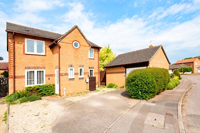 3 Bedroom Detached House For Sale In Japonica Close, Bicester, OX26