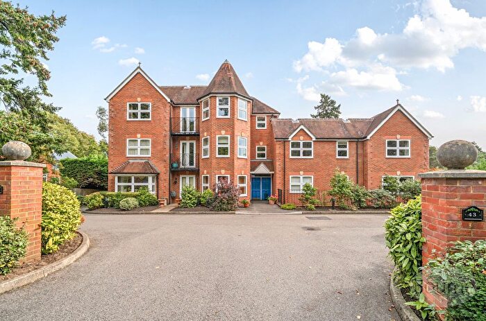 2 Bedroom Flat For Sale In Frensham Road, Lower Bourne, Farnham, Surrey, GU10