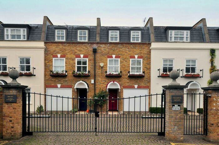 3 Bedroom Mews To Rent In Fielding Mews, Barnes, SW13