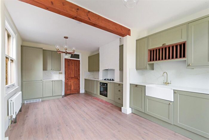 2 Bedroom Flat To Rent In Worple Road, London, SW20