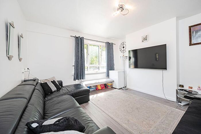 2 Bedroom Flat For Sale In Approach Road, Bethnal Green, London, E2