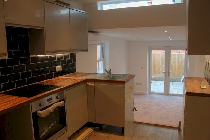 1 Bedroom Flat To Rent In Earlswood Road, Redhill, RH1