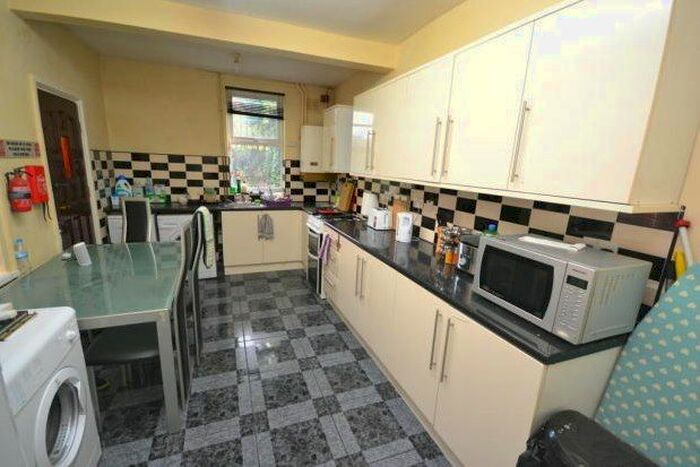 4 Bedroom Property To Rent In Lenton Boulevard, Nottingham NG7