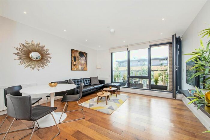 2 Bedroom Flat To Rent In Palmers Road, London, E2