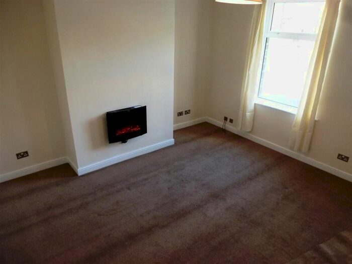 2 Bedroom Property To Rent In Warley View, Halifax, HX2