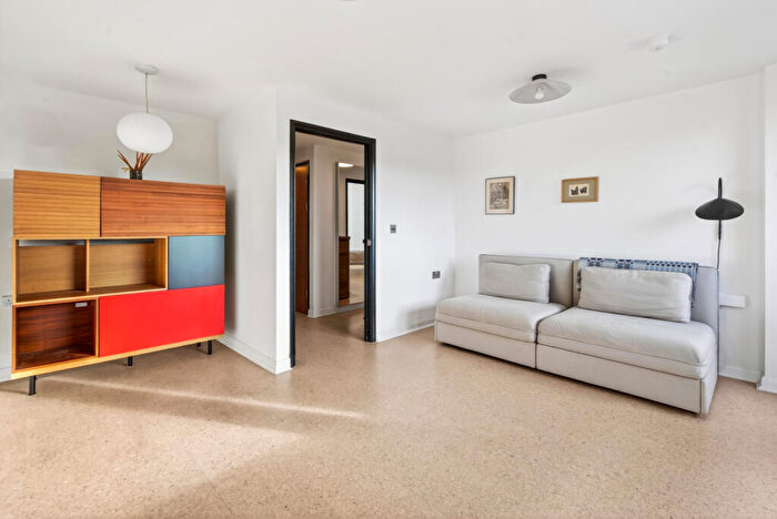 1 Bedroom Apartment To Rent In St Pancras Way, London, NW1