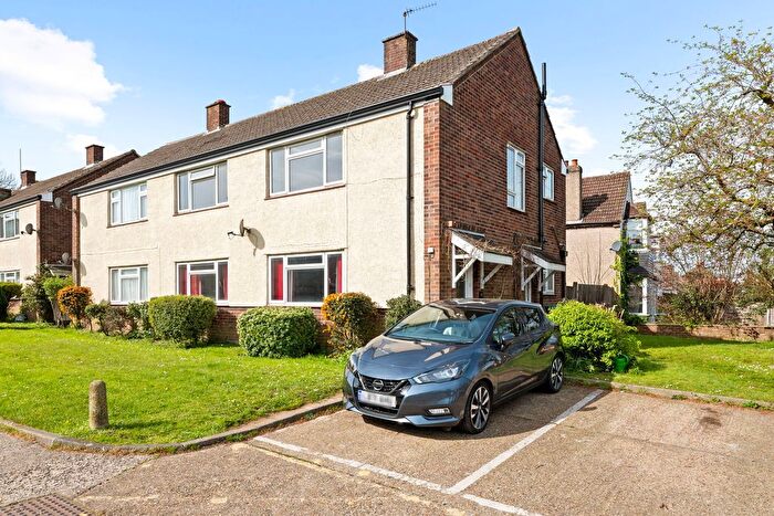 2 Bedroom Maisonette For Sale In Chelsham Close, Warlingham, CR6