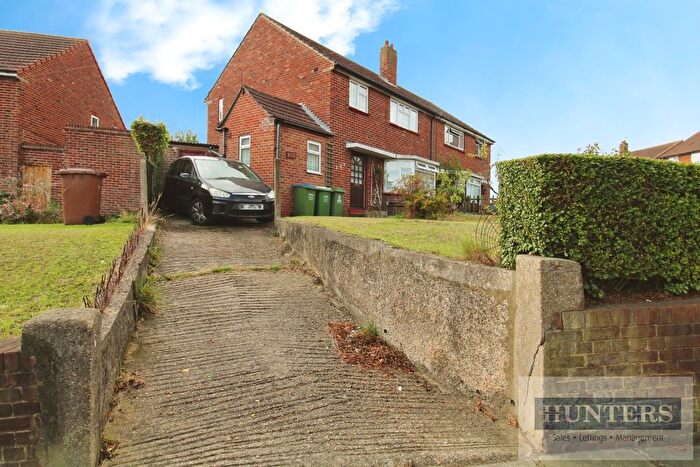 3 Bedroom Semi-detached House For Sale In Colyers Lane, Erith, DA8