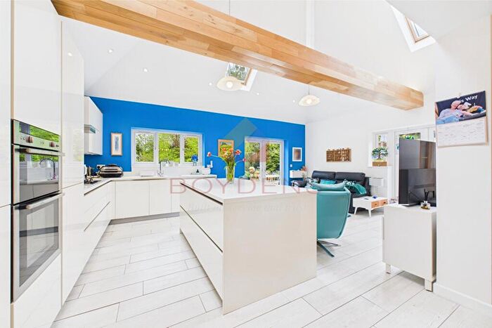 4 Bedroom Detached House For Sale In Glen Avenue, Colchester, CO3