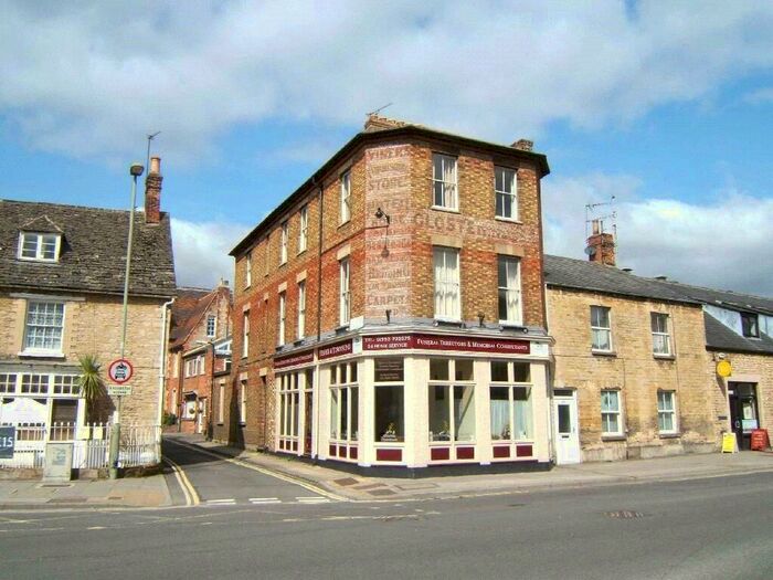 3 Bedroom Apartment To Rent In High Street, Witney, Oxfordshire, OX28