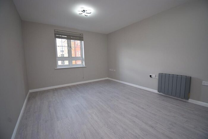 2 Bedroom Apartment To Rent In Holyhead Mews, Slough, Berkshire, SL1