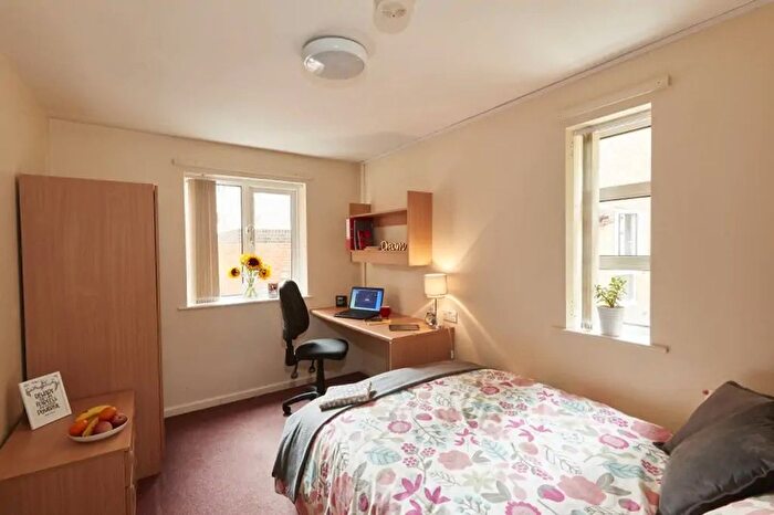 4 Bedroom Semi-Detached House To Rent In Brookside, Derby, DE1