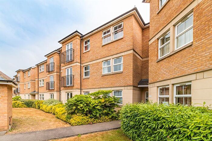 2 Bedroom Flat To Rent In Venneit Close, Oxford, OX1