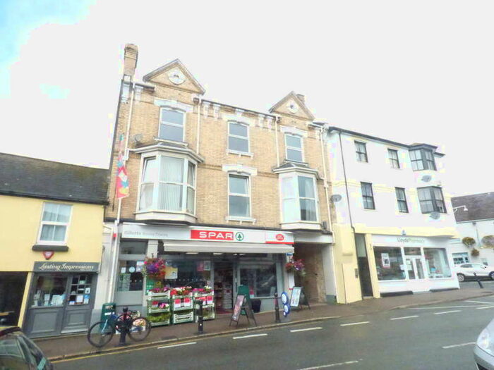 1 Bedroom Flat To Rent In Fore Street, Bovey Tracey, TQ13