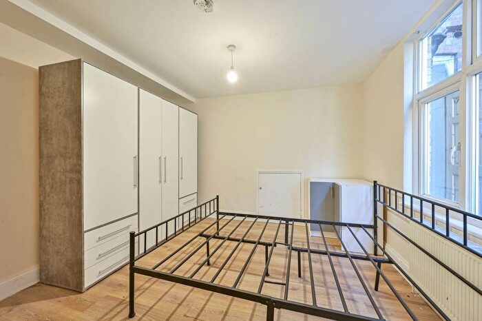 1 Bedroom Flat To Rent In Durnsford Road, Southfields, London, SW19