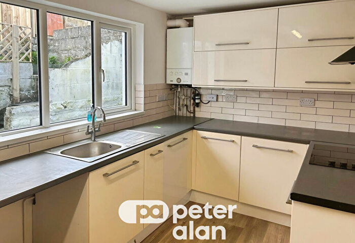 3 Bedroom House To Rent In Pantyscallog Houses, CF48