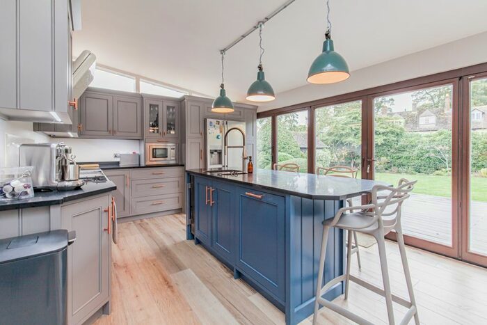 3 Bedroom Barn Conversion To Rent In Manor Road, Woodstock, OX20