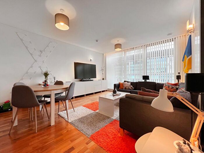 1 Bedroom Apartment To Rent In Leftbank, Manchester, M3