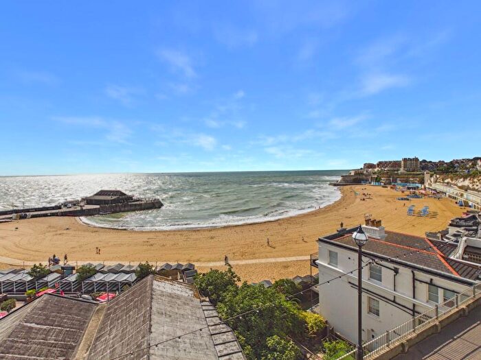 2 Bedroom Flat For Sale In The Parade, Broadstairs, CT10