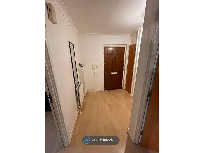 2 Bedroom Flat To Rent In Ash Tree House, London, SE5