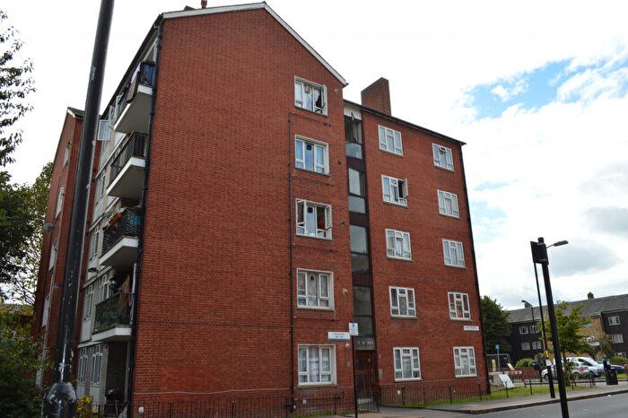 2 Bedroom Flat To Rent In Olney Road, Walworth, London, SE17