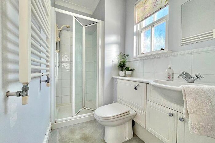 3 Bedroom End Of Terrace House For Sale In High Steet, Claygate, KT10