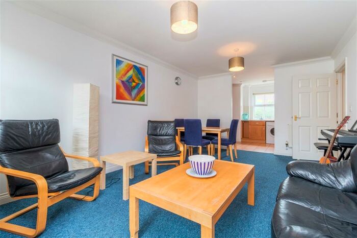 2 Bedroom Flat To Rent In Venneit Close, Oxford, OX1