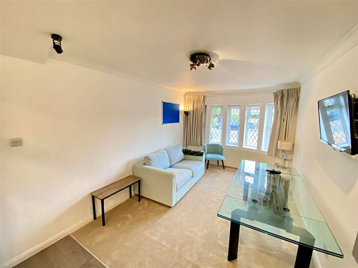 1 Bedroom Flat To Rent In Elmgate Gardens, Edgware, HA8