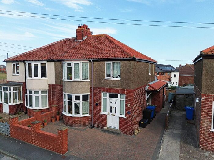 3 Bedroom Semi-Detached House For Sale In West Cliff Avenue, Whitby, YO21