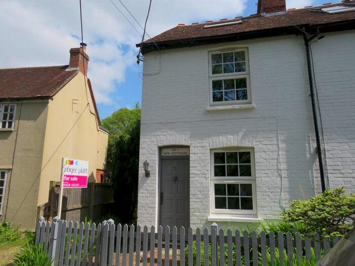 3 Bedroom End Of Terrace House For Sale In Common Lane, Burnham, Slough, SL1
