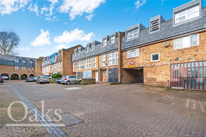 2 Bedroom Flat To Rent In Yeoman Close, London, SE27