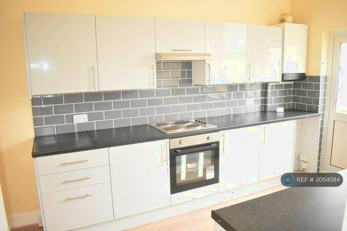 1 Bedroom Flat To Rent In Silverdale Avenue, Westcliff-On-Sea, SS0