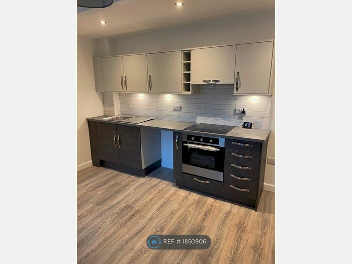 2 Bedroom Terraced House To Rent In Manchester Road, Huddersfield, HD4