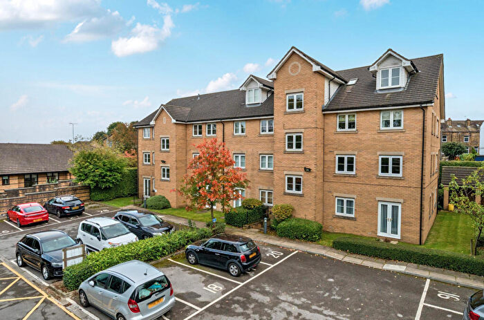 2 Bedroom Flat For Sale In Queens Court, Mount Pleasant Road, Pudsey, West Yorkshire, LS28