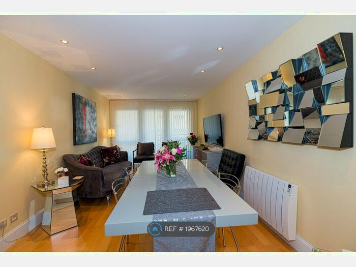 2 Bedroom Flat To Rent In Vauxhall Bridge Road, London, SW1V