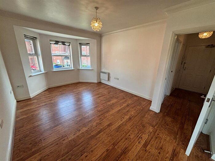 2 Bedroom Flat To Rent In Bickerton Court, Spital, CH63