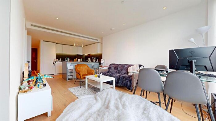 1 Bedroom Apartment To Rent In Landmark Pinnacle, Marsh Wall, London, E14