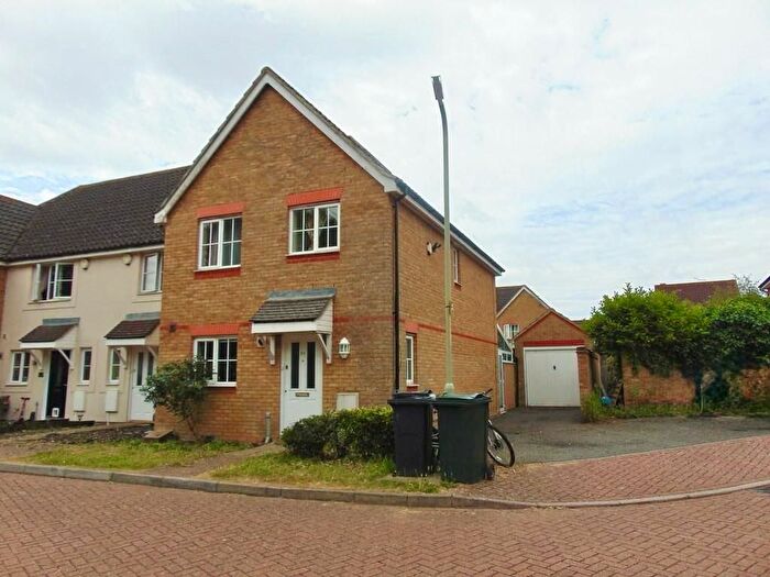 3 Bedroom Semi Detached House To Rent In Guernsey Way, Kennington, TN24