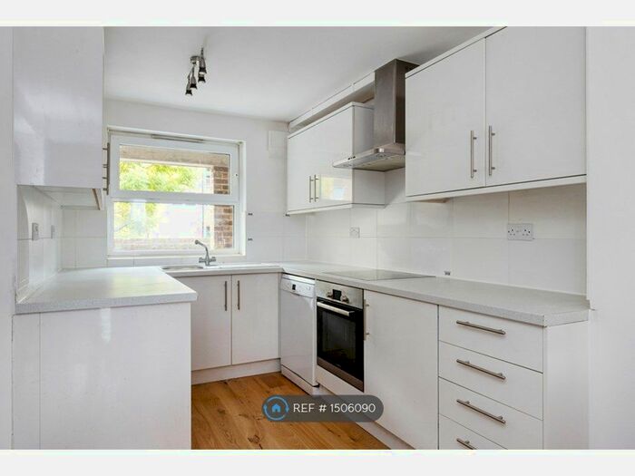 5 Bedroom Flat To Rent In Edgecombe House, London, SE5