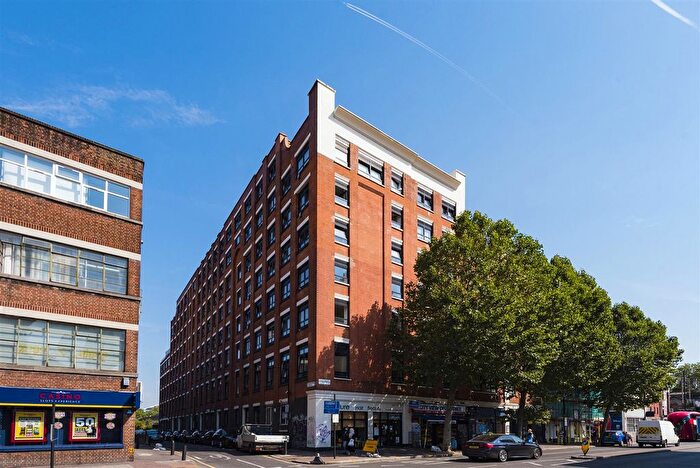 3 Bedroom Flat To Rent In City View House, Bethnal Green Road, London, E2