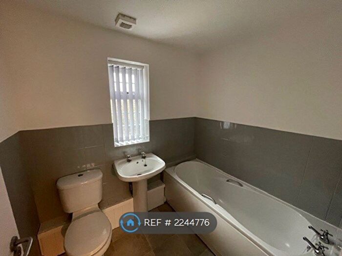 4 Bedroom Terraced House To Rent In Patrick Street Mews, Grimsby, DN32