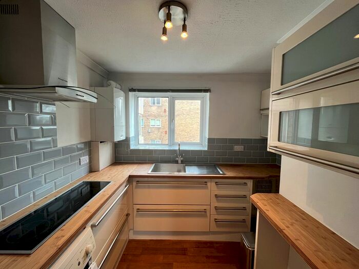 2 Bedroom Flat To Rent In Park Manor, London Road, Preston, Brighton, BN1
