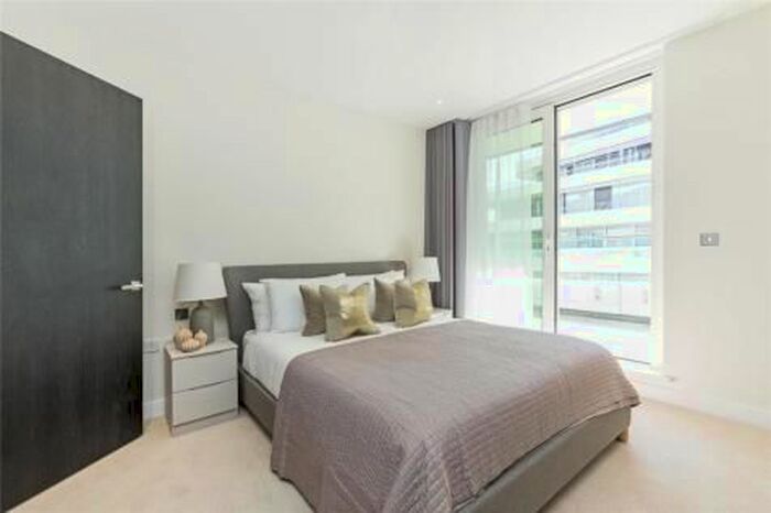 2 Bedroom Flat To Rent In Sopwith Way, Battersea Park, London, SW11