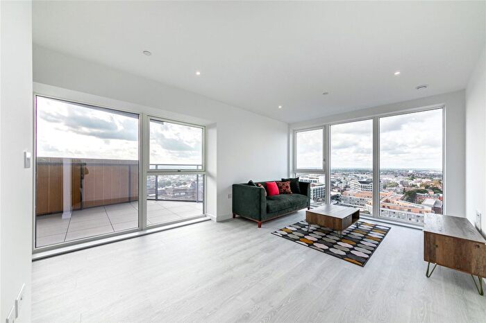 2 Bedroom Flat To Rent In Prince Regent Road, Hounslow, TW3