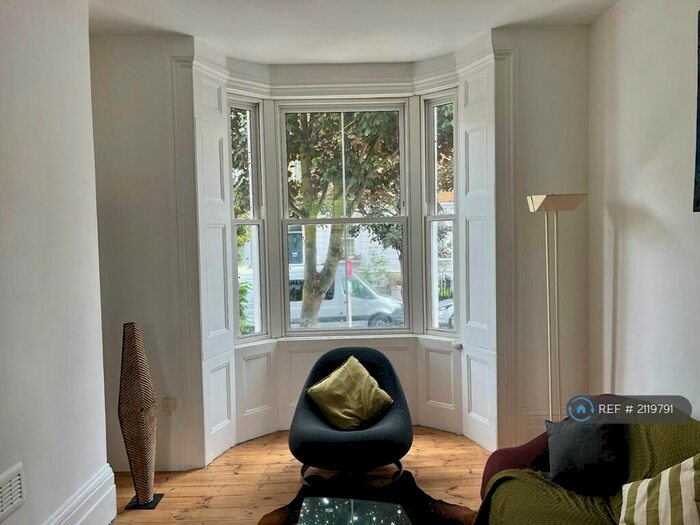 3 Bedroom Flat To Rent In Talfourd Road, London, SE15