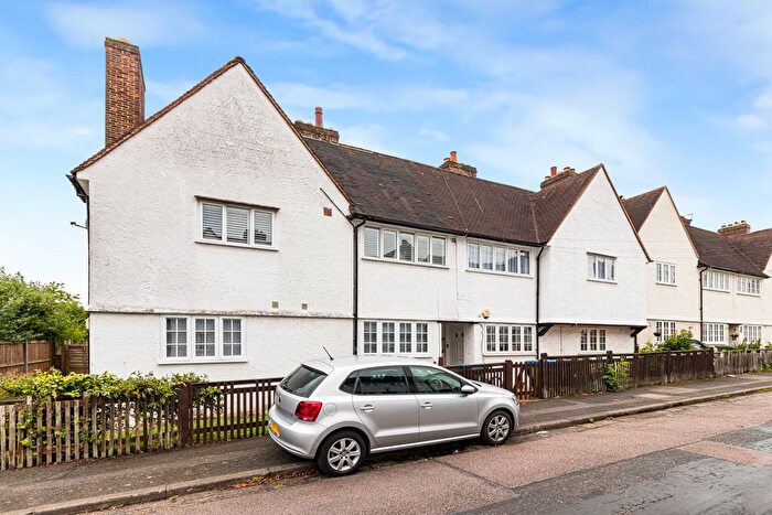 2 Bedroom Flat For Sale In Granby Road, Eltham, SE9