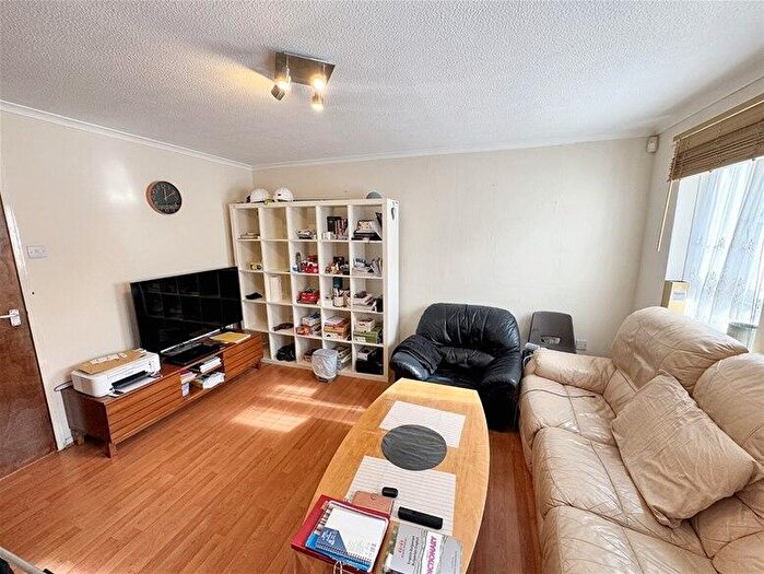 3 Bedroom House To Rent In Walnut Gardens, Stratford, E15