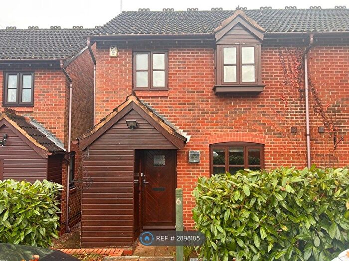 3 Bedroom Semi Detached House To Rent In Coach Cottages, Barnt Green, Birmingham, B45