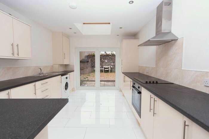 2 Bedroom Flat To Rent In Connaught Road, Roath, Cardiff, CF24